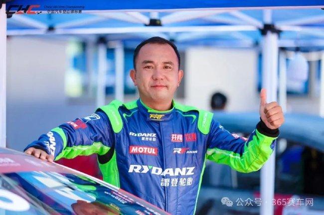 杨恩东遂宁爬山 赛勇夺双奖